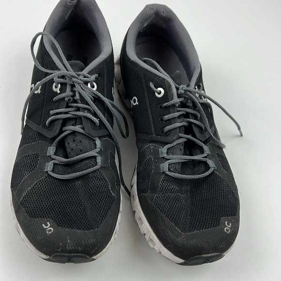 On Cloud Women's lightweight Lace Up Running Shoe size 9 - Picture 3 of 10